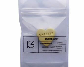 BROOCH 'mafkees' pastel yellow glazed