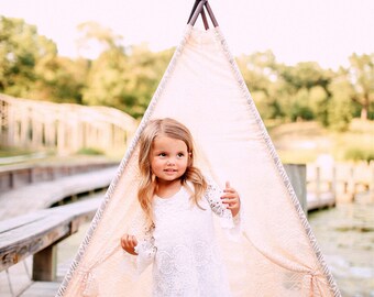 Boho Flower Girl Dress, Bell Sleeve Flower Girl Dress, Vintage Lace Flower Girl Dress, boho lace dress, boho wedding dress, lace flower girl