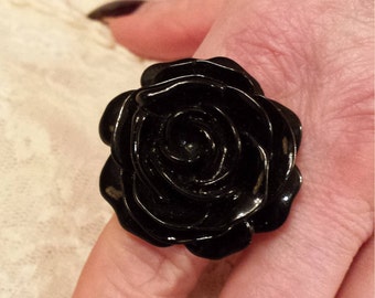 Vintage Kenneth Jay Lane Black Lucite Gold Plated Dimensional Flower Ring Size - 8