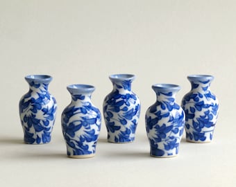5 Miniature Vases - Blue & white ceramic with hand painted floral pattern - 40 mm (1 1/2 inch) tall