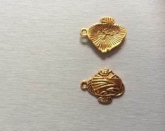 fish: Golden metal