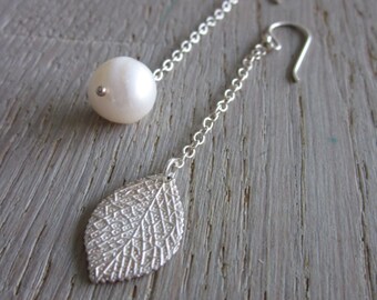 Sjans sterling silver earrings with a fresh waterpearl & leaf