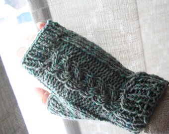 Cable knit fingerless mittens