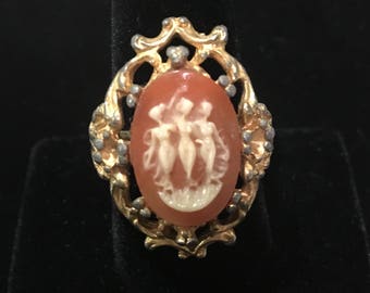 VINTAGE Pink Cameo Ring with 3 ladies. Adjustable.