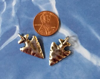 Small Arrow Head Silver Hammered Jewelry Pewter Charms Jewelry Supply (Two Pieces)
