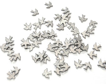 25x Vintage Tiny Silver tone dove - no hole - M110