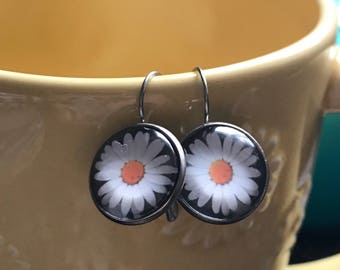 Daisy glass cabochon earrings - 16mm