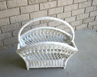 Shabby Chic White Wicker Magazine Holder//Wicker Magazine Rack//Vintage Magazine Holder