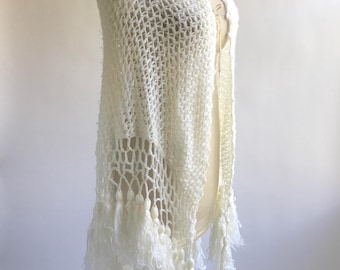 White Crocheted Shawl with Fringe / Vintage White Shawl / Crochet Shawl / White Crocheted Wrap