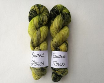 merino wool nylon hand dyed sock yarn 100g / 425m / Eluded Fibres / KRYPTONITE