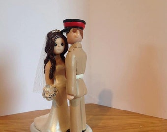 Army wedding cake topper - Military bride and groom - custom made wedding cake topper.- everlasting polymer clay - hand crafted - unique