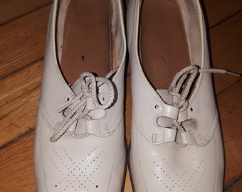 Vintage 60s 70s Victorian romantic mod Oxford heels size 12 prairie shoes cream