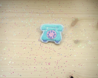 Embroidered brooch "Téléphone"