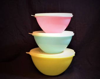 Tupperware Set of 3 Wonderlier Bowls with lids