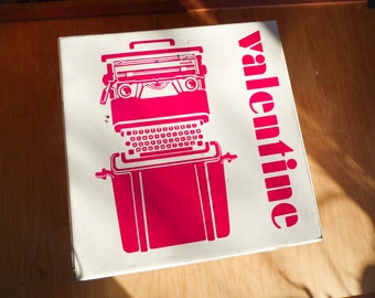 NEW IN BOX - Never Used - Olivetti Valentine 1969 - Vintage Red typewriter - Working perfectly