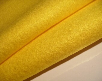 2 felt sheets banana yellow (550)