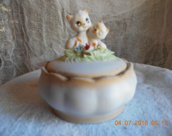Ceramic Trinket Box ~ Two Kitties on Lid ~ 1984