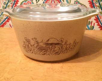 PYREX Forest Fancies (1980-1986) #473 Bowl with Lid