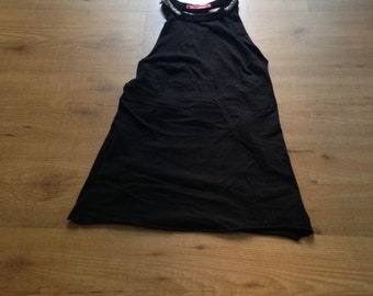 top nero scollato sulle spalle