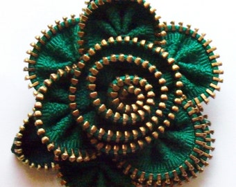 Kelly Green St Patrick Floral Brooch / Zipper Pin by ZipPinning Brass teeth - 2913
