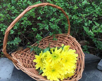 Vintage Flat Basket /Flower Girl Basket / Natural Wicker / Wedding Basket / Gathering Basket / Flower Basket / Photo Prop / Small Basket