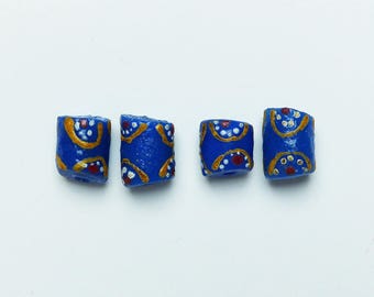 4 perles en pâte de verre du Ghana * bleu-jaune-blanc-rouge