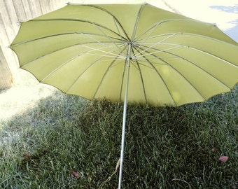 Vintage Green Umbrella Dot Snappers Plastic Handle Old Accessories