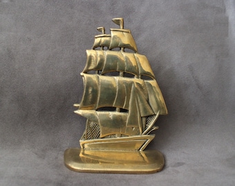 Vintage 1 lb + Solid Brass Ship Figurine, Clipper Model,Brass Clipper Bookend, Ship Paperweight, Nautical Home Decor, Brass Ship Paperweight