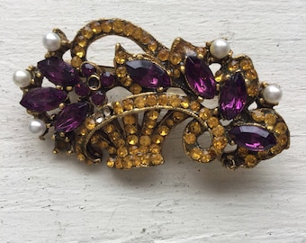 Basket o' violets brooch | Vintage three colored brooch | 1940'svgolden rhinestone basket with violet rhinestones and pearl jeweled brooch