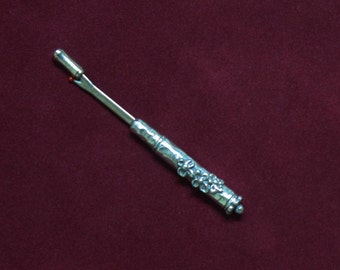 Pewter Stitch Remover, Floral Pewter Stitch Remover, Needlework Accessories, Pewter Stitch Remover With Cap, Needlepoint Accessories, Pewter