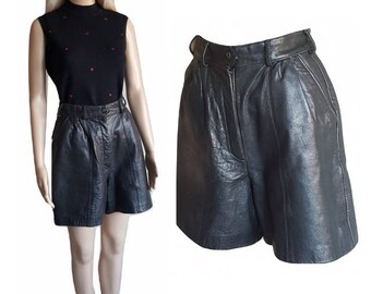 Schwarze Leder Shorts • Vintage 90er Jahre hohe Taille kurzen Hosen • Größe kleine S