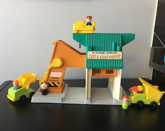 Vintage Fisher Price Little People Lift And Load Depot Set #942