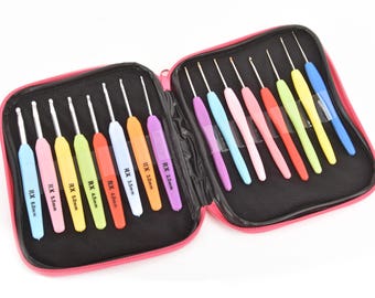 Set of 16 Crochet Hooks, with curvy ergonomic soft flex grips, sizes 1.0mm through 6.0mm, knt0142