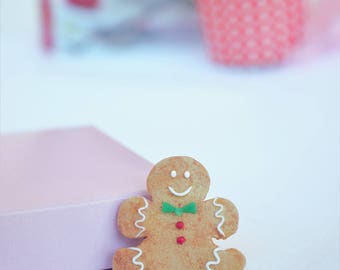 Gingerbread man cookie brooch, christmas brooch, miniature food brooch, christmas gift for her, food pin, polymer clay brooch,christmas find