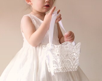 Lace flower girl basket, White lace basket, Simple flower girl bag, Stiffened crochet wedding lace, Classic white lace basket 4" or 5"