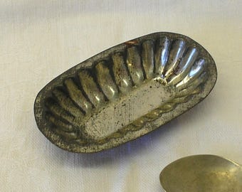 Vintage patisserie tin, small cake tin, mold pan, small steel pastry tart tin. Baking, kitchenalia, mould, French pattisserie, utensil