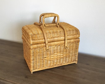 Picnic Basket; Wicker Picnic Basket; Woven Picnic Basket; Willow Picnic Basket; Vintage Picnic Basket; Wicker Storage Basket; Sewing Basket