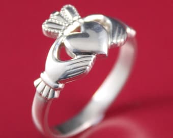 Claddagh ring. Ladies 10k white gold Claddagh Celtic Ring. Heart ring. Irish ring.
