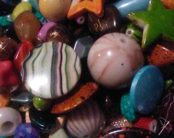 Mixed lot of 100 acrylic beads, bead destash, bead soup, bead haul, assorted beads, jewelry and beading supplies