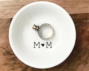 Personalized Engagement / Wedding Ring Dish with Initials Simplistic, Engagement Gift, Wedding Gift