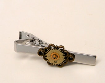 Steampunk jewelry tie pin. Steampunk tie tack. Steampuk tie clip.