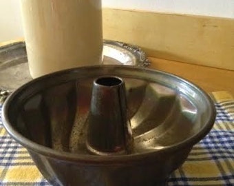 Primitive Bundt/Cake/Custard Pan - Farmhouse Decor 1930s