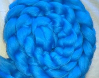 Superwash Merino Handdyed Solid Color Comb Top Roving - 4 oz - Light Blue