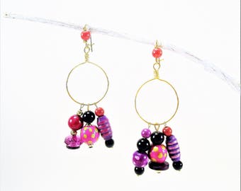 Super-Stylesboucles on earrings, ethnic, / earrings/dangling earrings, fuchsia tones and black.