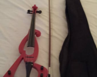 Electric Violin - with Gig bag Case - See photos - Needs to be restringed