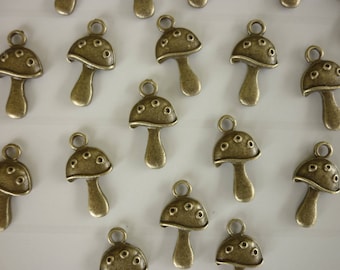 Set of 5 mushroom shape charms bronze