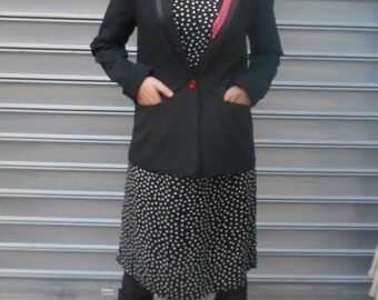 A suit jacket is lined in linen and cotton black