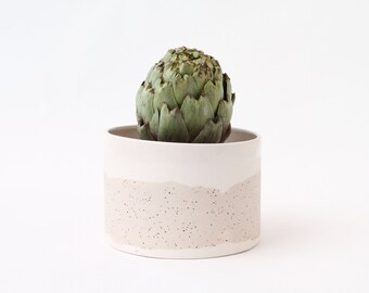White ceramic planter pot. Speckled ceramic planter. White plant pot. Modern ceramic planter. Contemporary ceramics. Plant lovers gift. Pot
