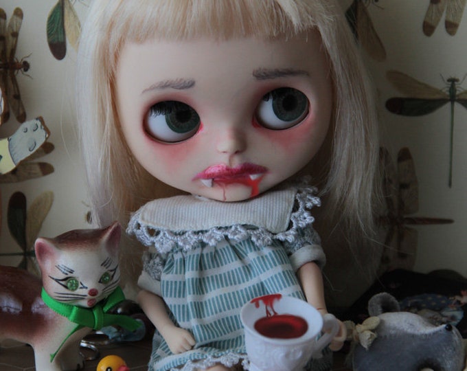 Chlöe The Little Vampire – Ooak Custom Factory Blythe Doll