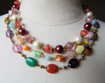 A Lot of 4 Vintage Glass Necklaces and Pendant from the 1950s to 1960s - Summer Colours